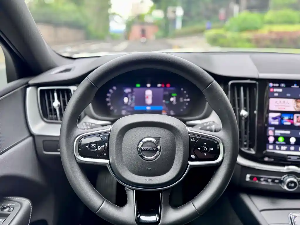 Volvo XC60 PHEV 2022 — фото 12