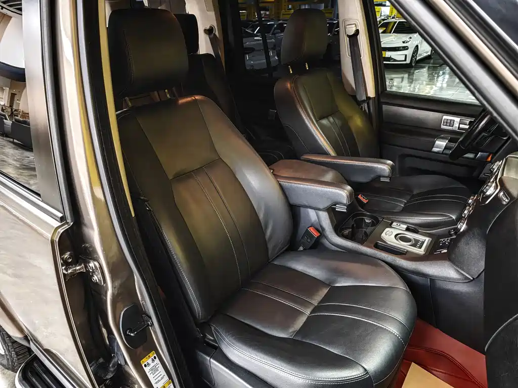 Land Rover Discovery 2015 — фото 11