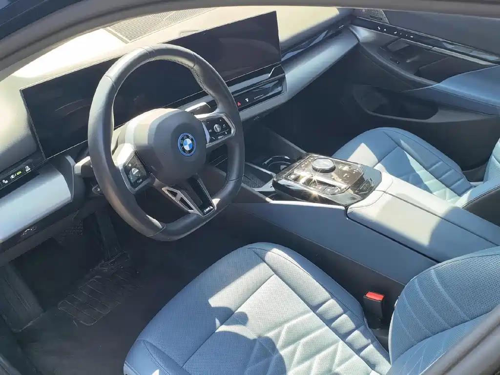 BMW i5 2025 — фото 10
