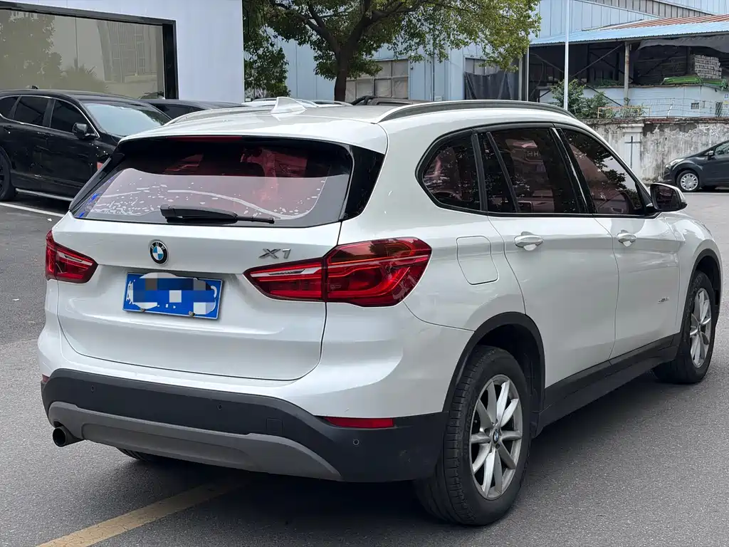 BMW X1 2017 — фото 8
