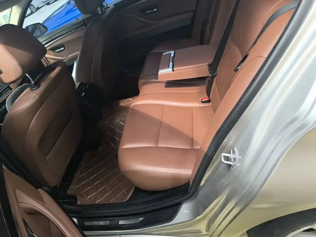 BMW 5 Series 2017 — фото 17