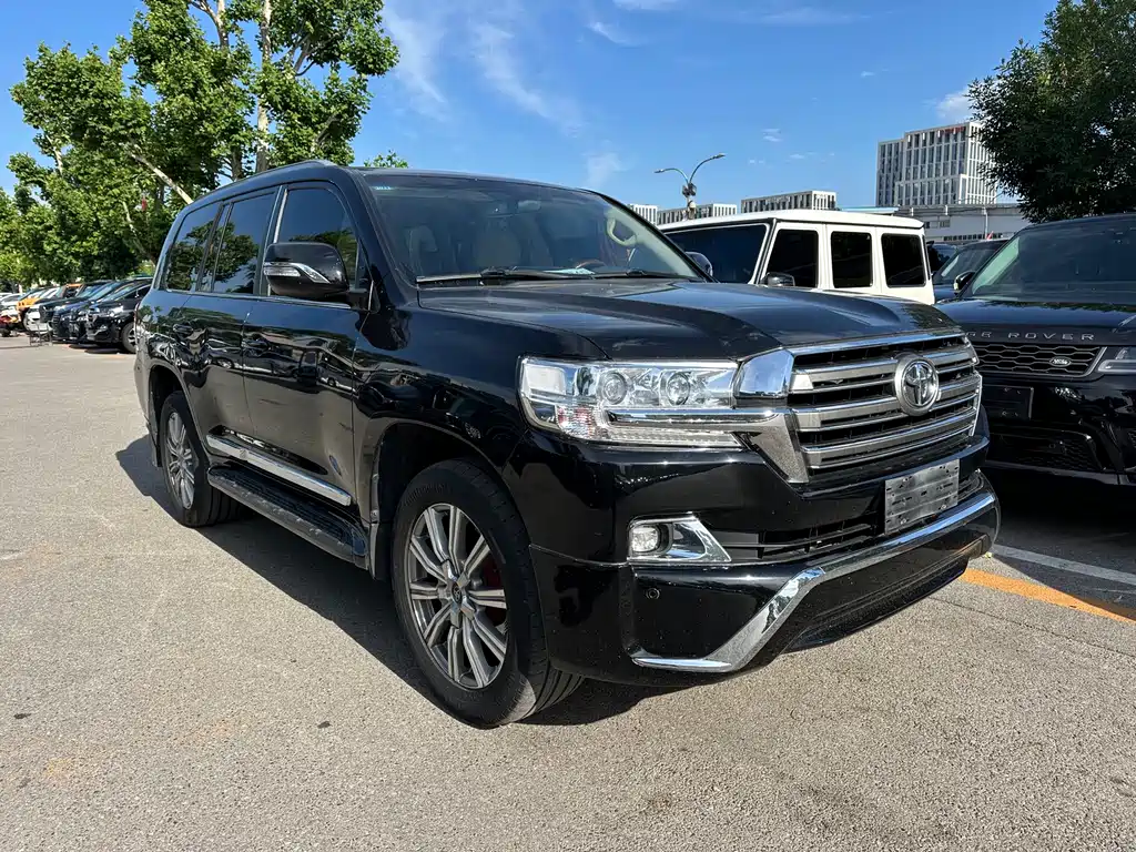 Toyota Land Cruiser 2018 — фото 3