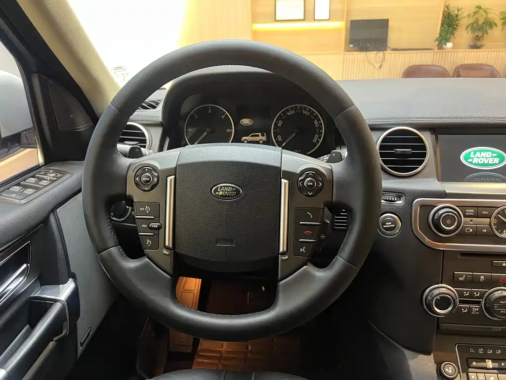 Land Rover Discovery 2014 — фото 23