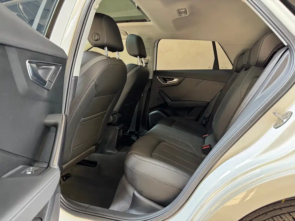 Audi Q2L 2023