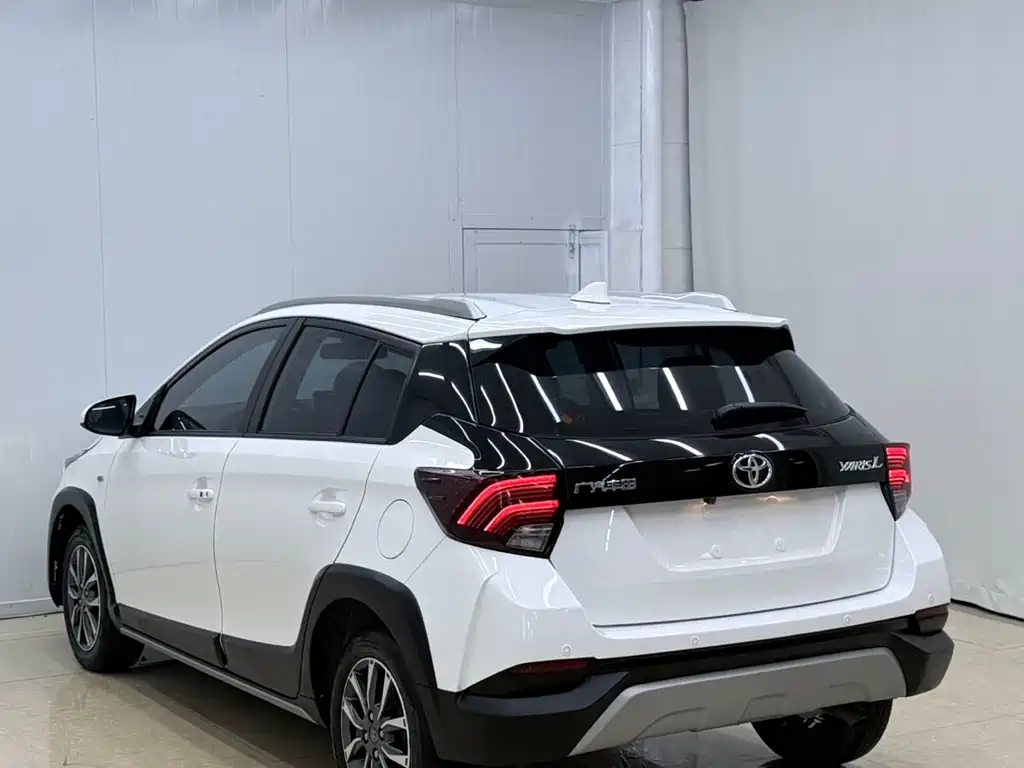 Toyota Yaris L 2022
