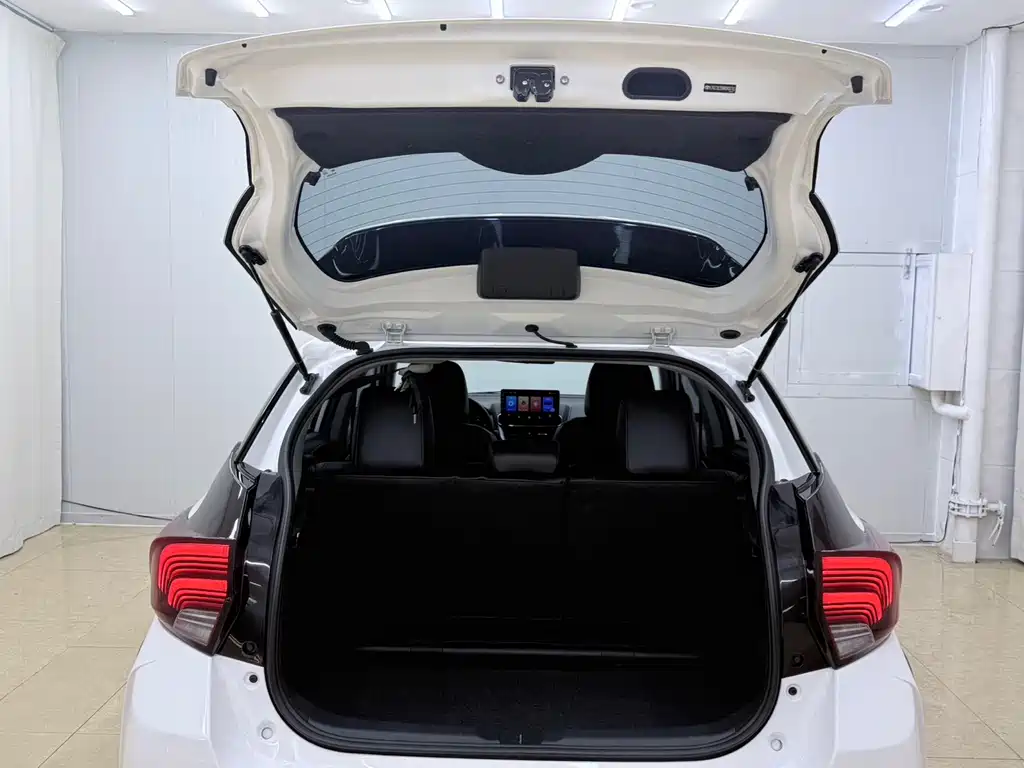 Toyota Yaris L 2022 — фото 20