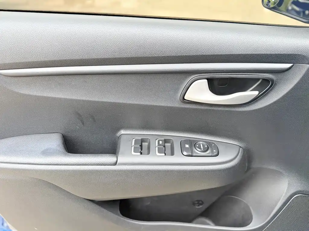 Kia K2 2017 — фото 10