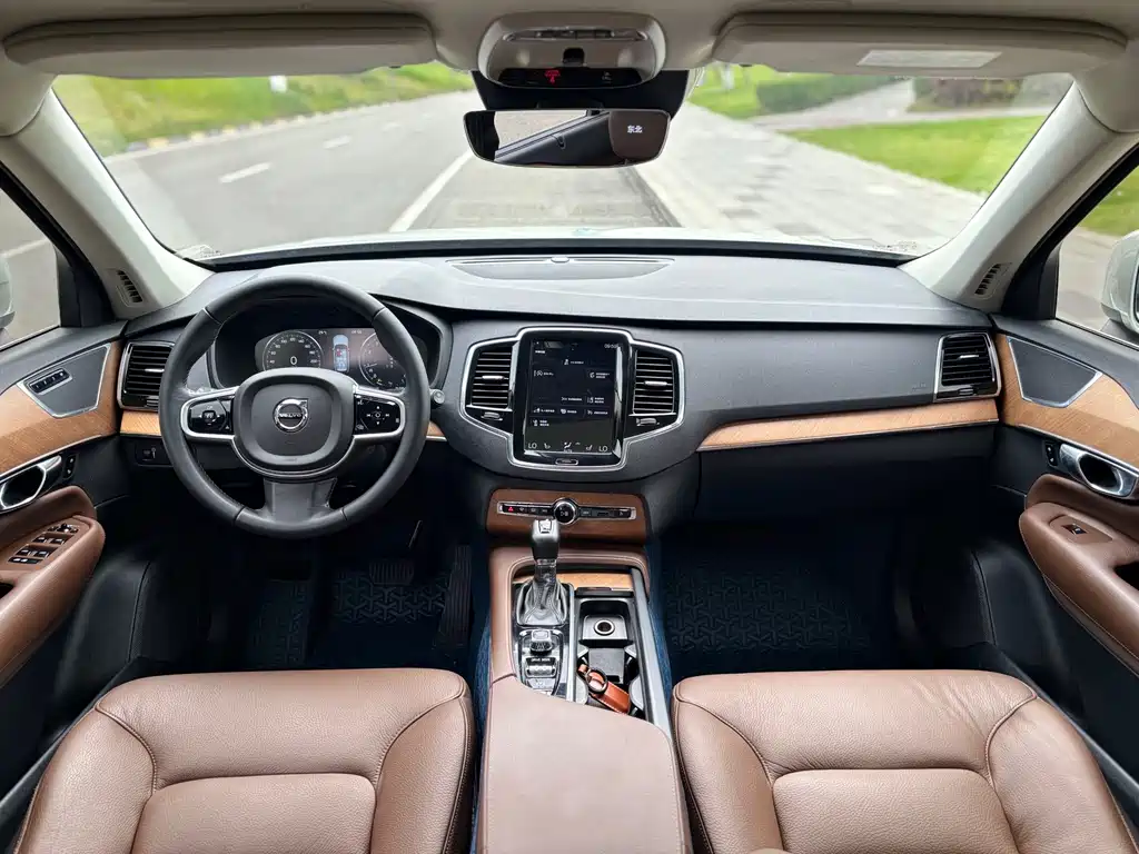 Volvo XC90 2020 — фото 13