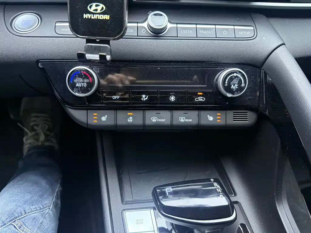 Hyundai Elantra 2023 — фото 14