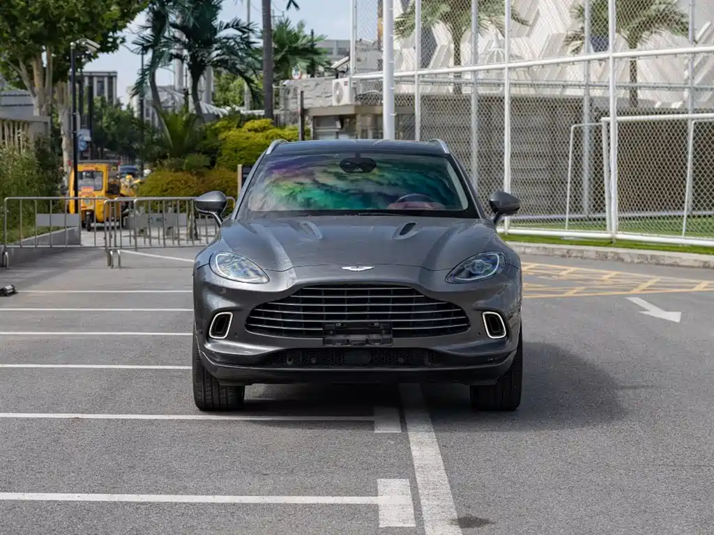 Aston Martin DBX 2020 — фото 2