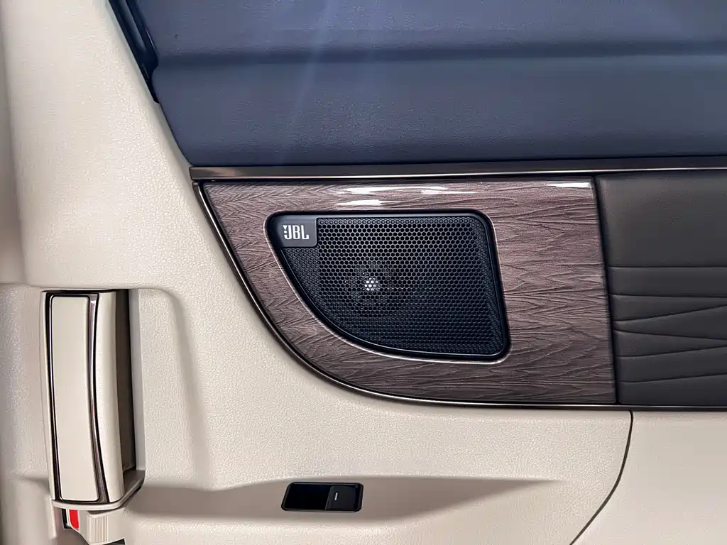 Toyota Vellfire 2025 — фото 29