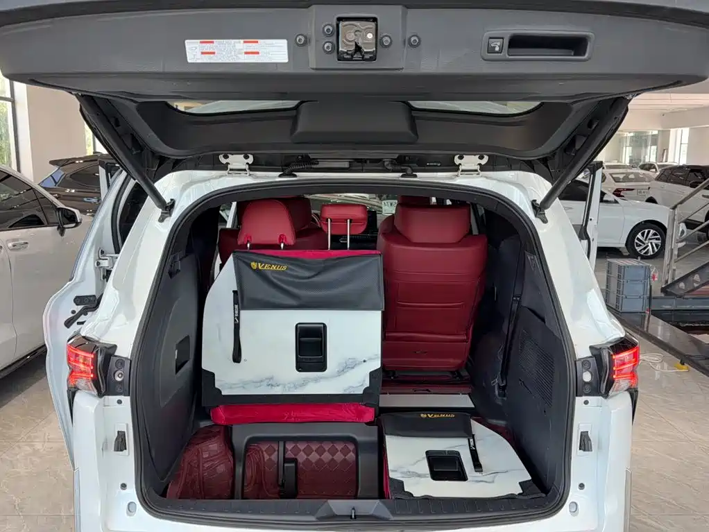 Toyota Sienna 2023 — фото 15