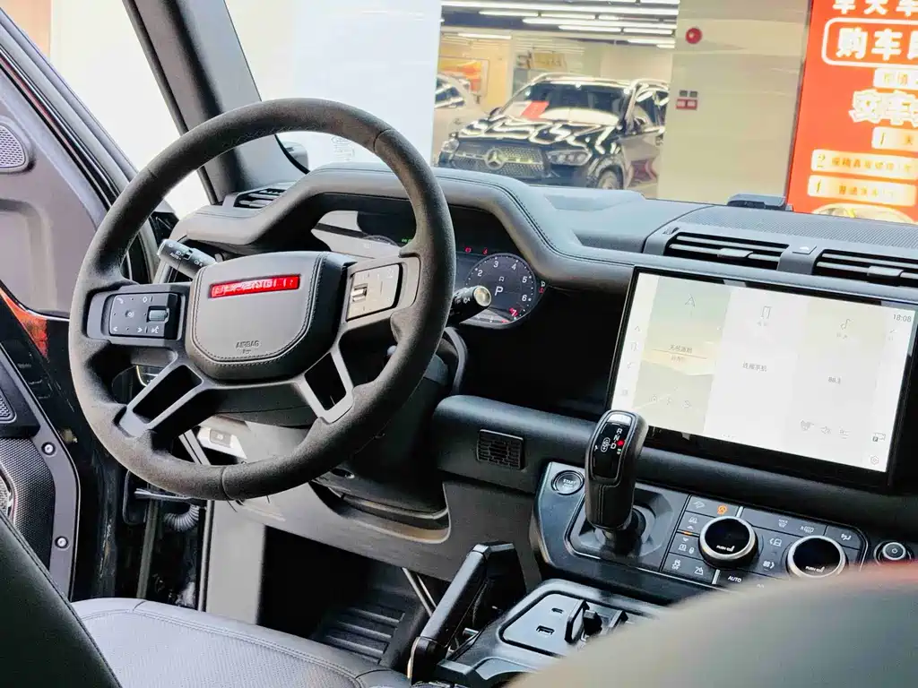 Land Rover Defender 2023 — фото 20