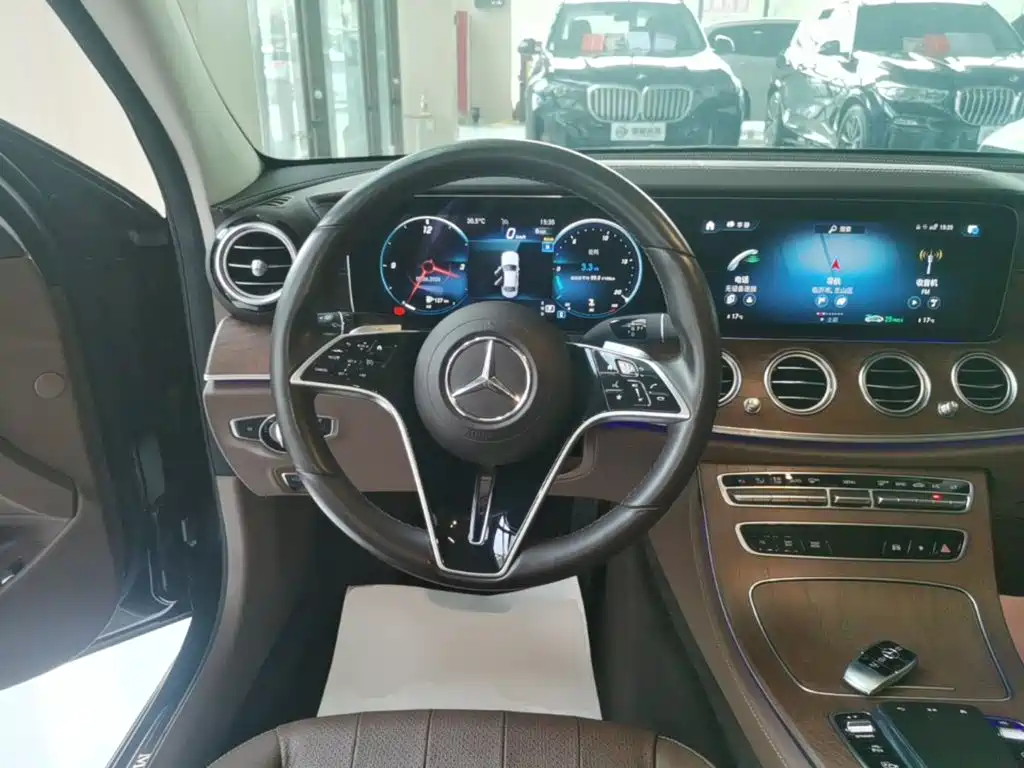 Mercedes-Benz E-Class 2023 — фото 11