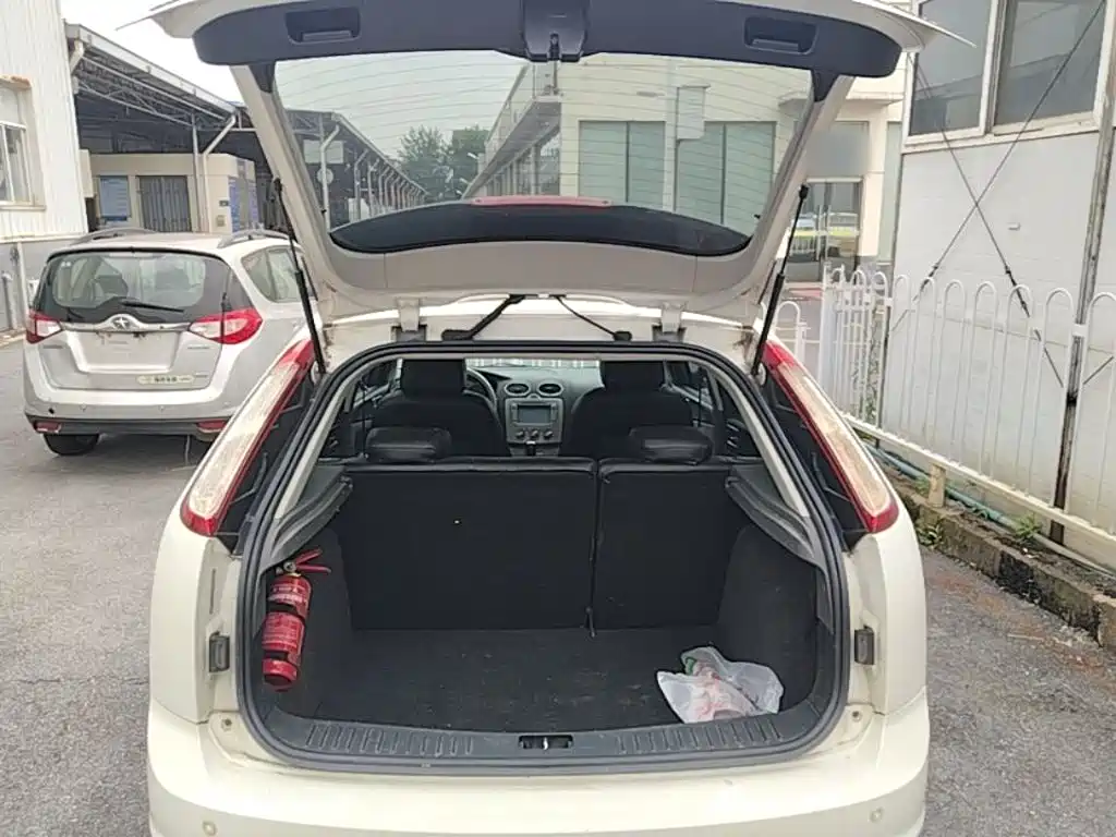 Ford Focus 2015 — фото 19