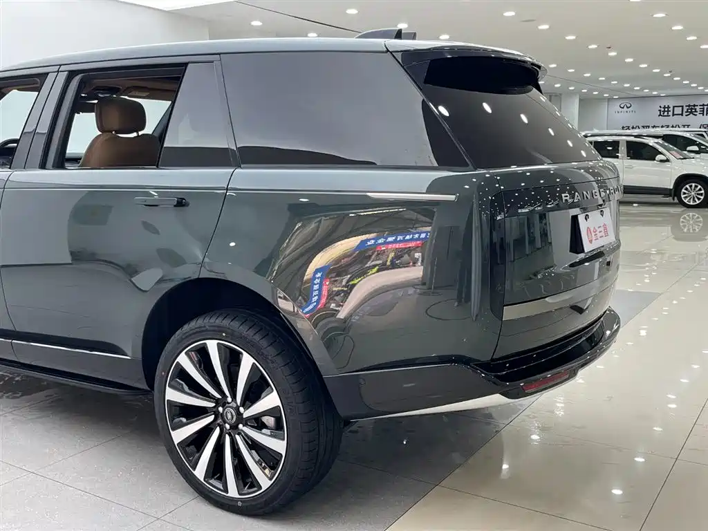 Land Rover Range Rover 2023 — фото 38