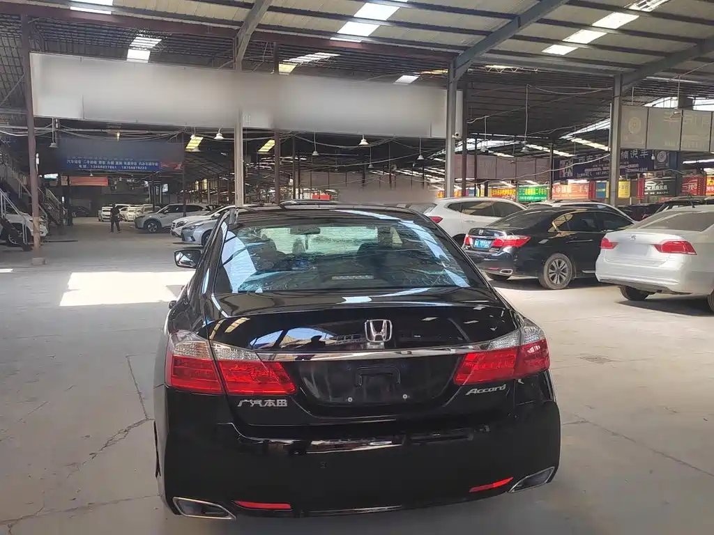Honda Accord 2015 — фото 10