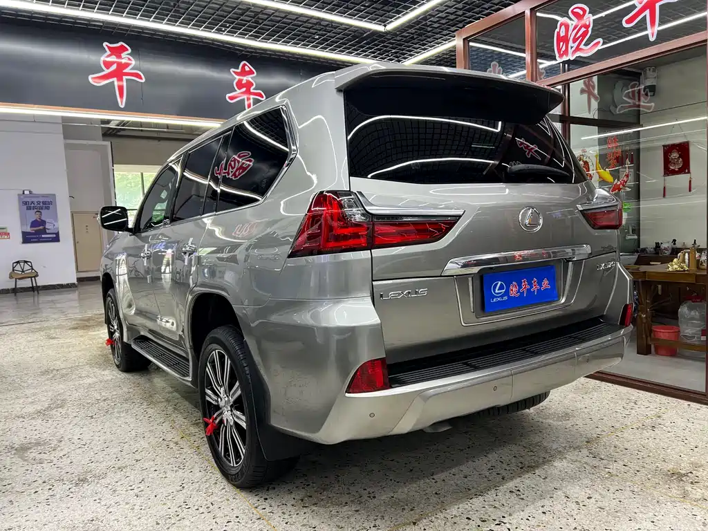 Lexus LX 2019