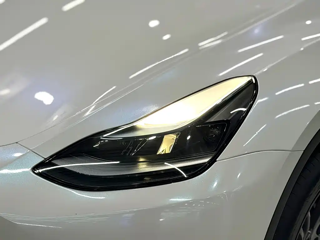 Tesla Model Y 2024 — фото 14