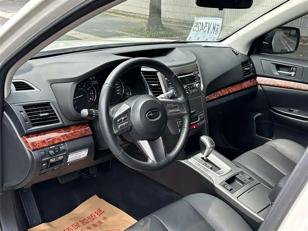 Subaru Outback 2011 — фото 9