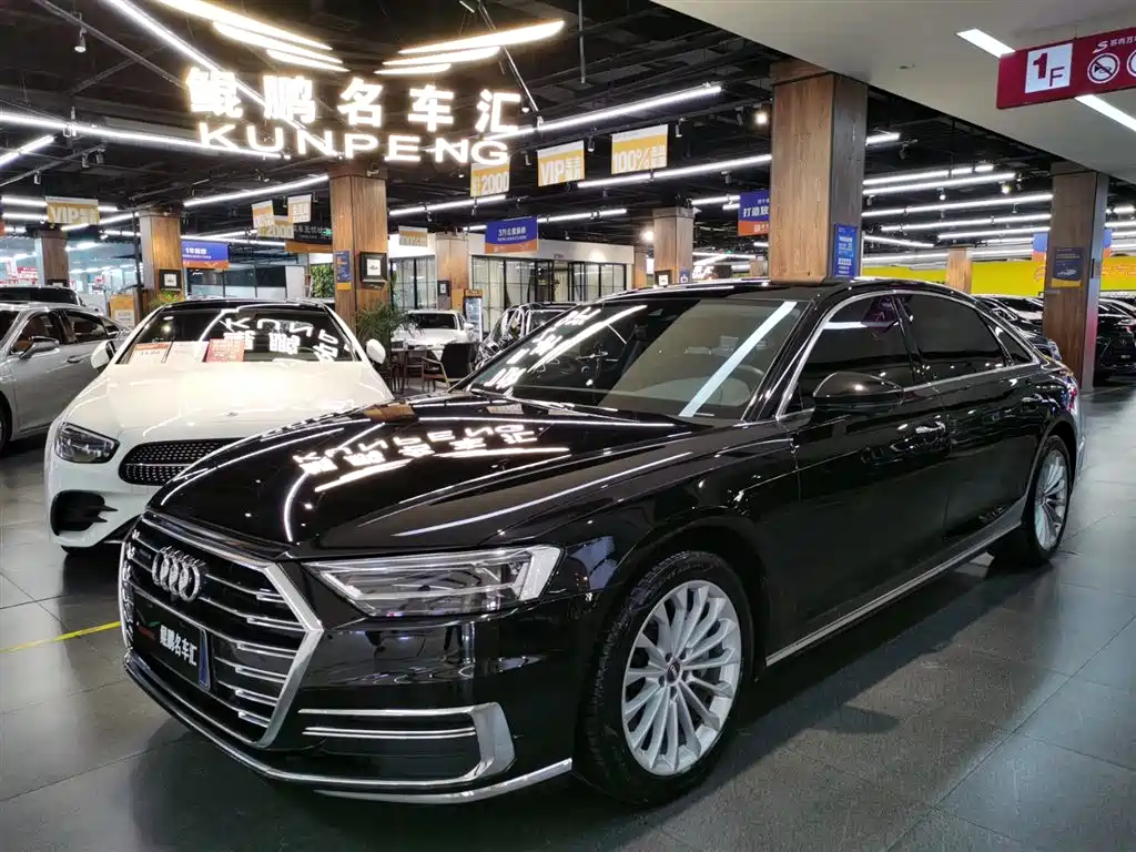 Audi A8 2018 — фото 1