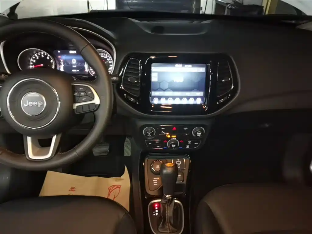 Jeep Compass 2020 — фото 13