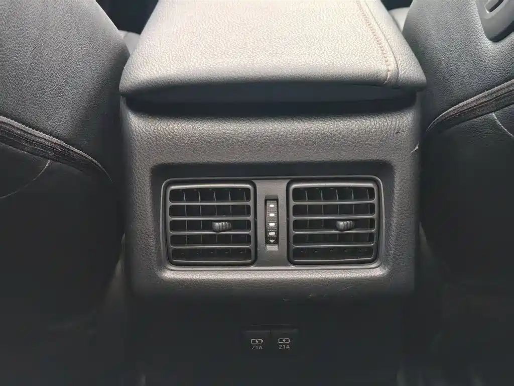 Toyota Camry 2019 — фото 16