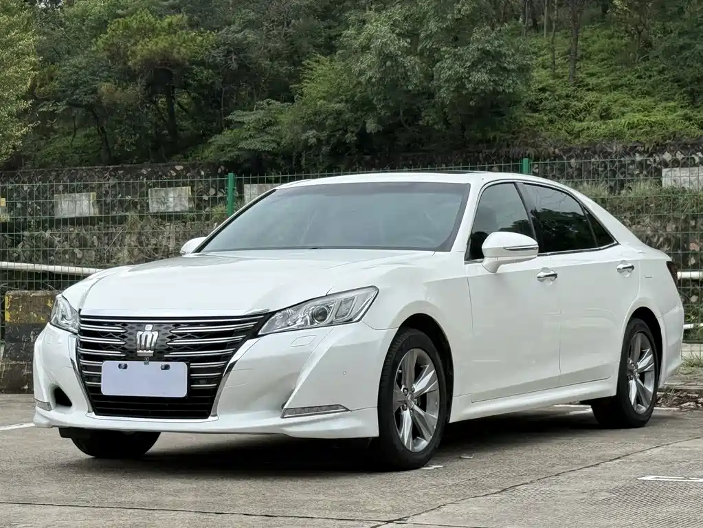 Toyota Crown 2015