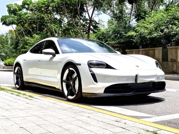 Porsche Taycan 2021