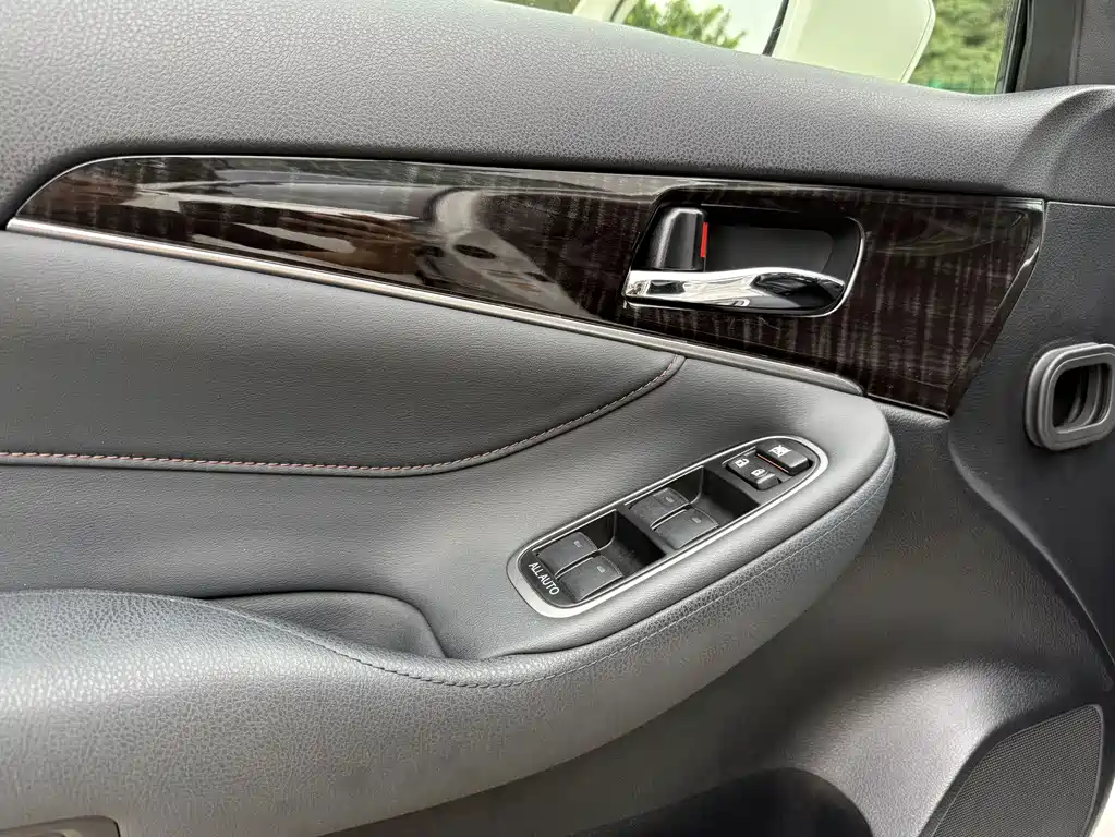 Toyota Crown 2015 — фото 10