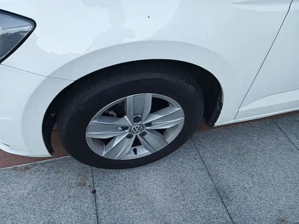 Volkswagen Touran 2017 — фото 23