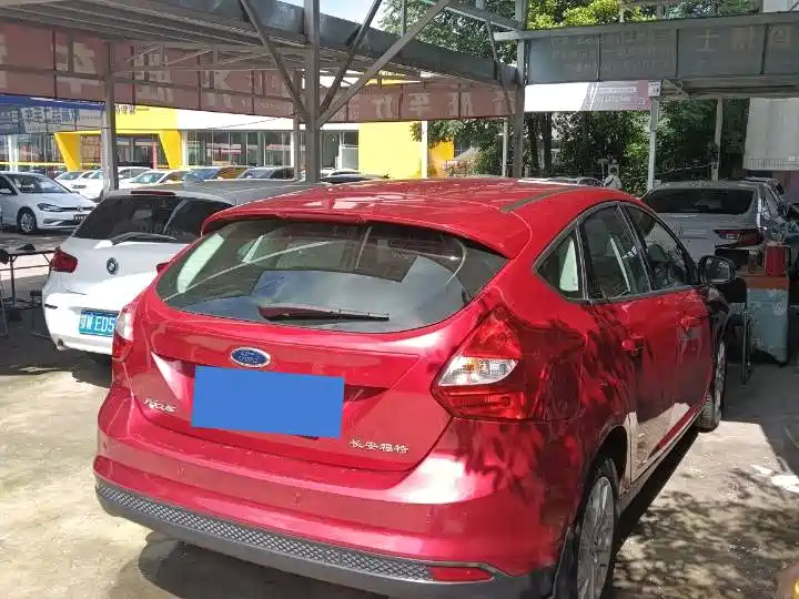 Ford Focus 2015 — фото 11