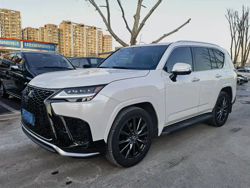 Lexus LX 2023 — фото 1