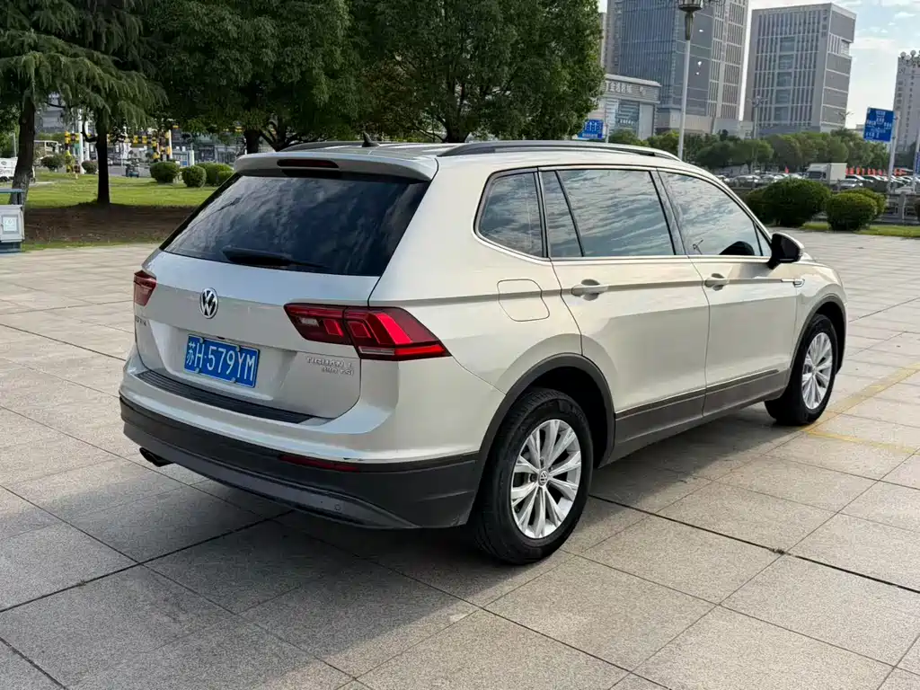 Volkswagen Tiguan L 2017 — фото 9