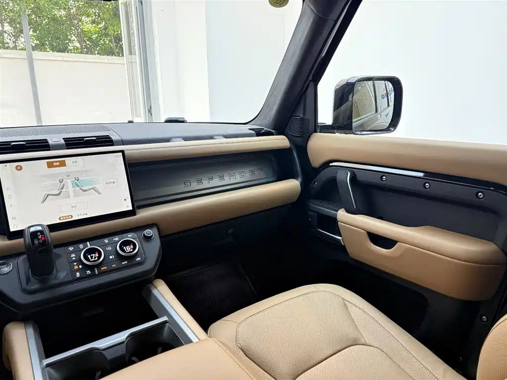 Land Rover Defender 2025 — фото 23