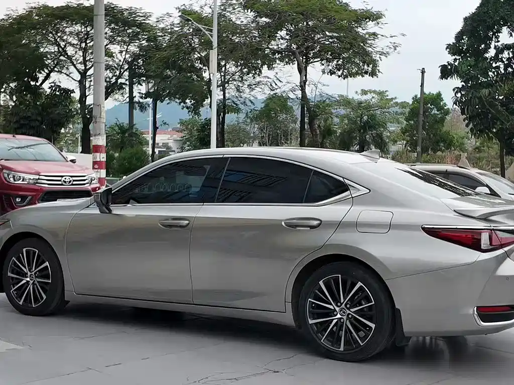 Lexus ES 2022 — фото 7