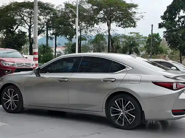 Lexus ES 2022