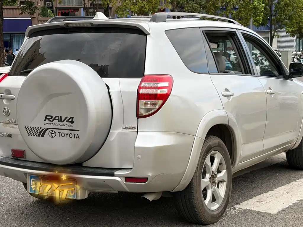 Toyota RAV4 2009 — фото 3