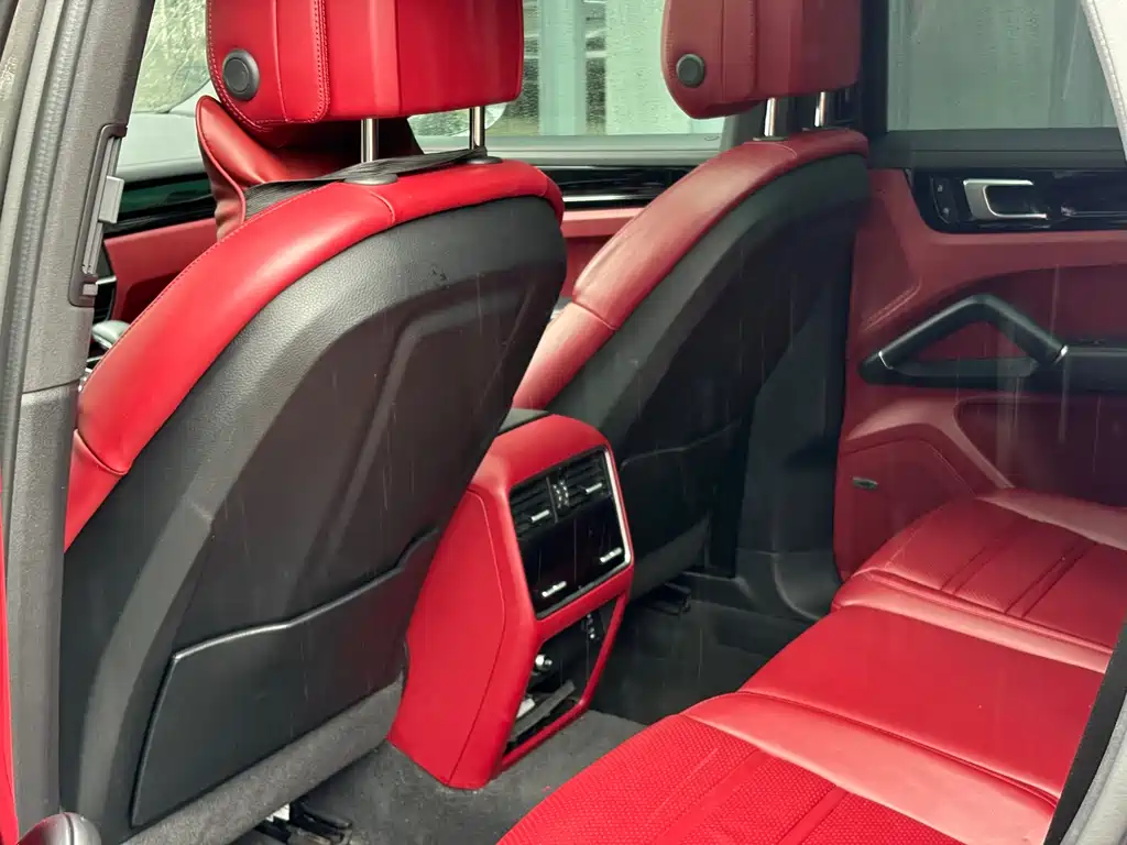 Porsche Cayenne 2022