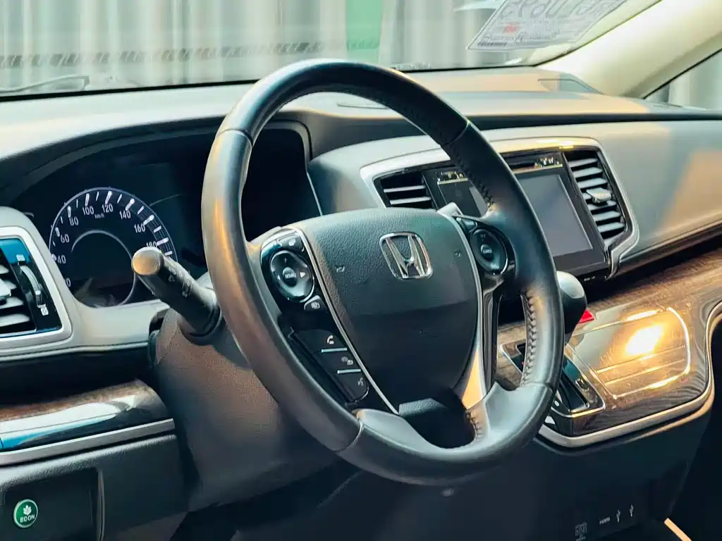 Honda Odyssey 2015 — фото 7