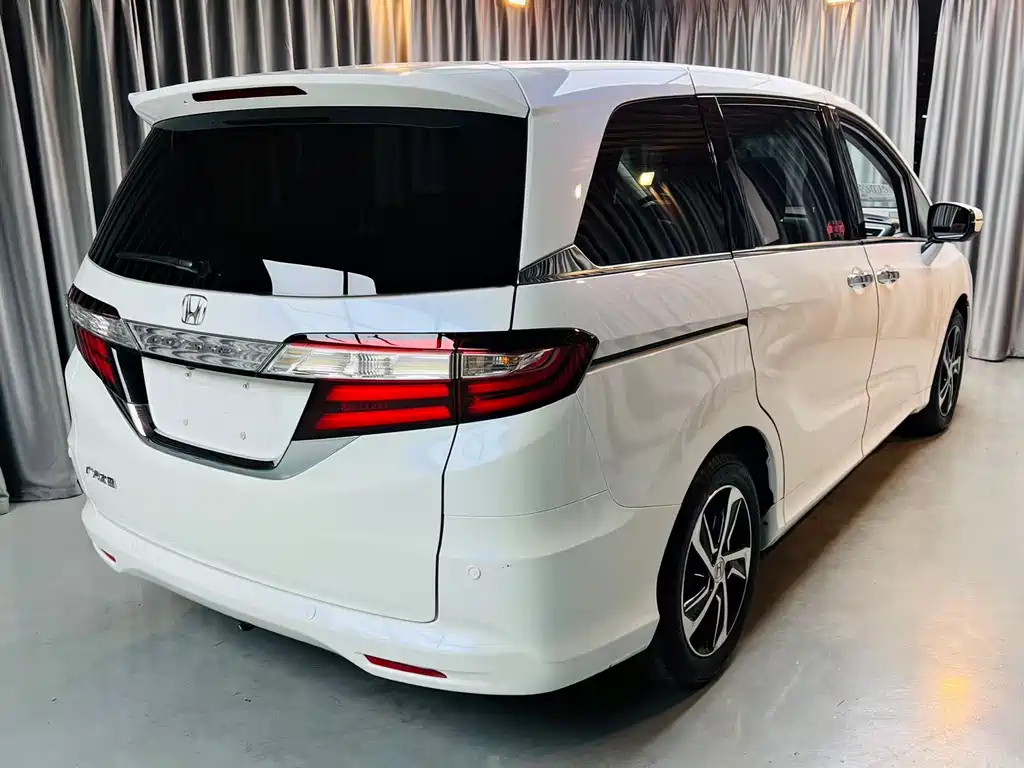 Honda Odyssey 2015 — фото 18