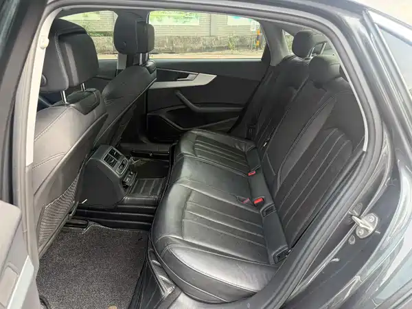 Audi A4L 2020