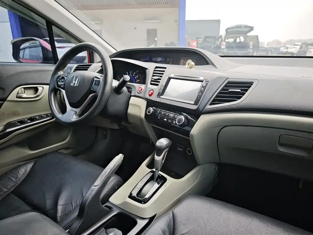 Honda Civic 2015 — фото 11