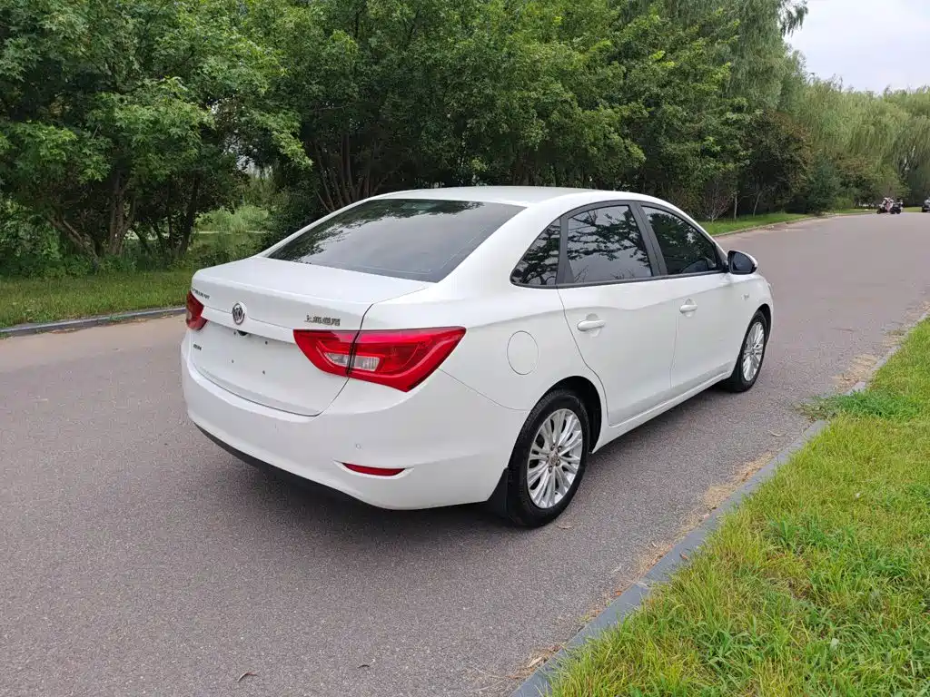 Buick Excelle 2015 — фото 10