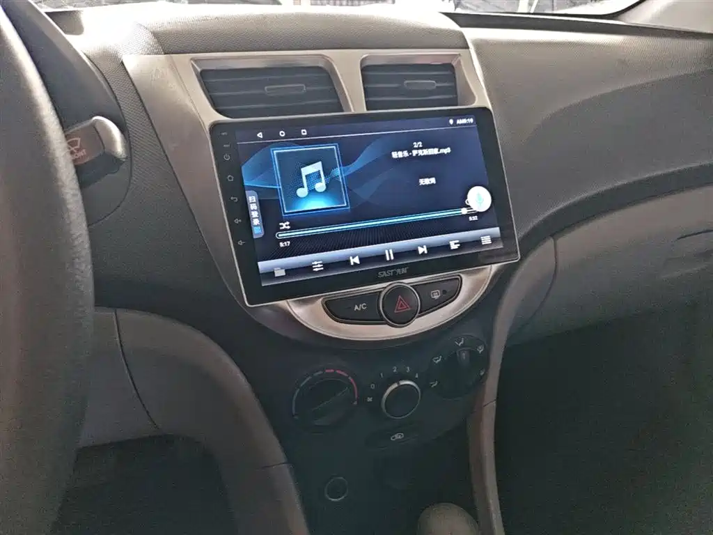 Hyundai Verna 2015 — фото 13