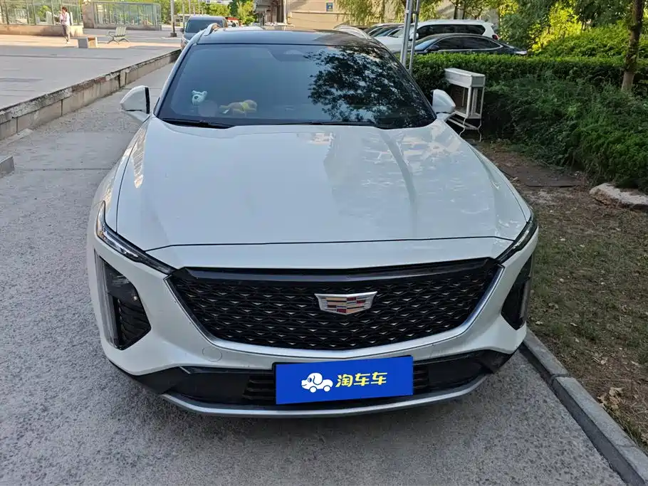 Cadillac GT4 2023 — фото 2