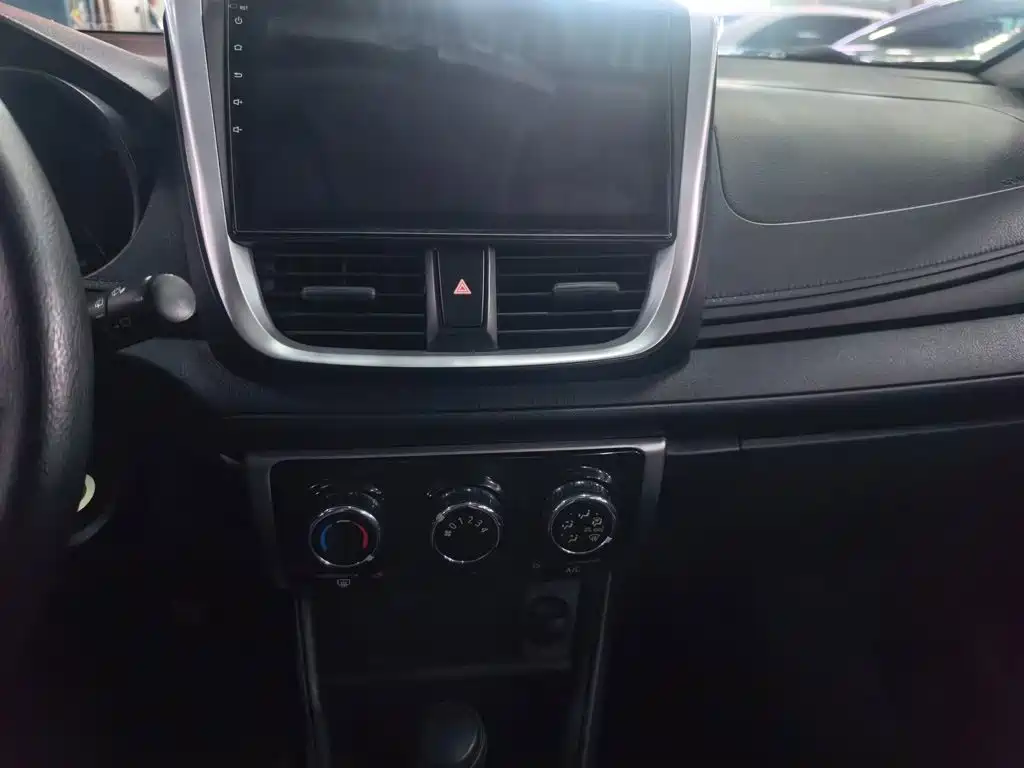 Toyota Yaris L 2022 — фото 15