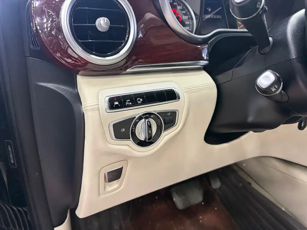 Mercedes-Benz V-Class 2016 — фото 19