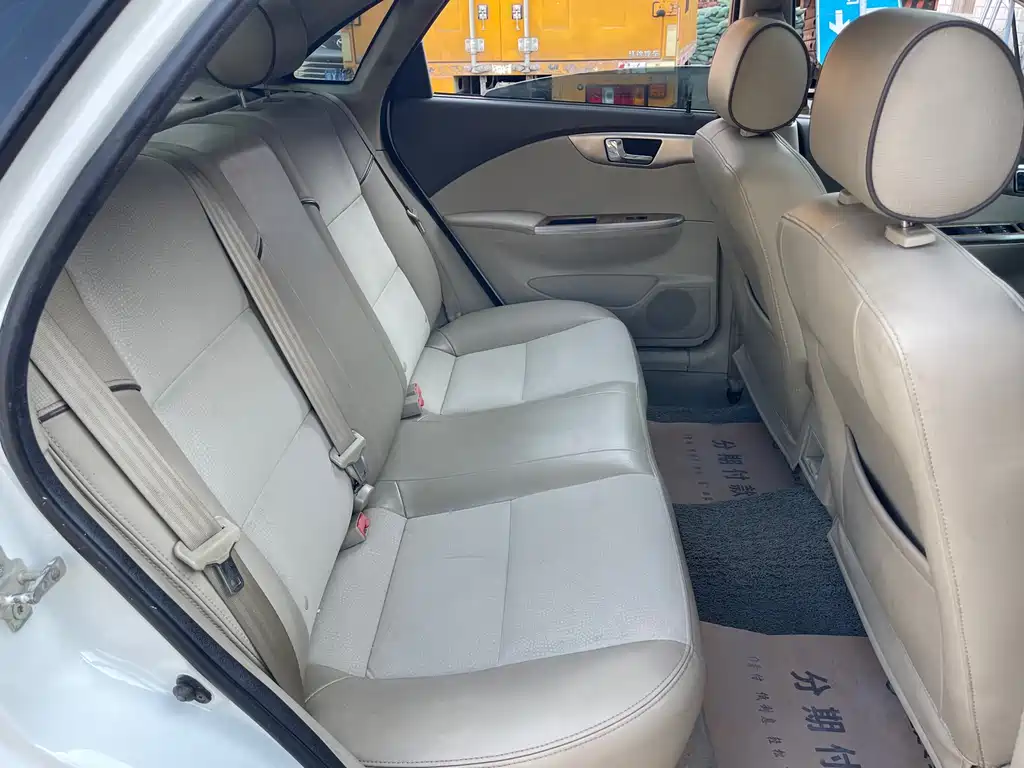 Buick Excelle 2015 — фото 16