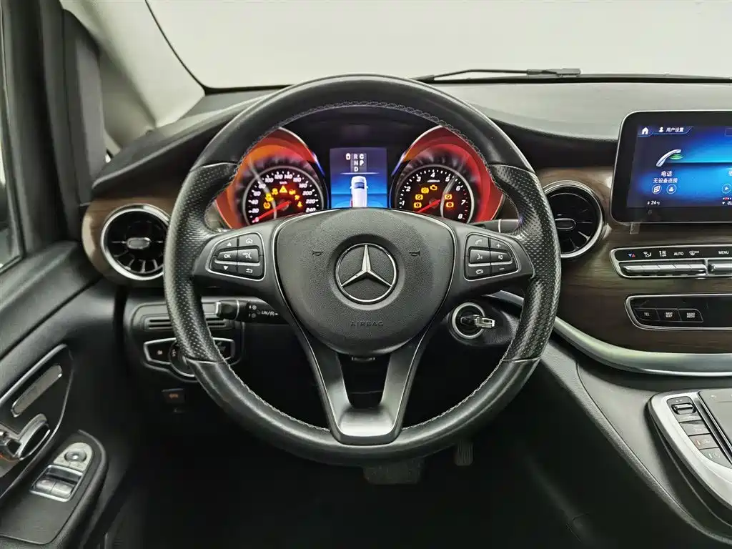 Mercedes-Benz V-Class 2021 — фото 11